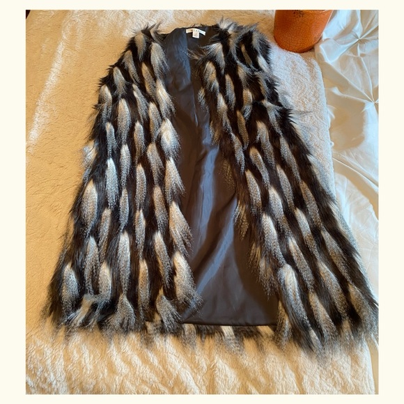Miami Faux Fur Vest - Picture 6 of 6